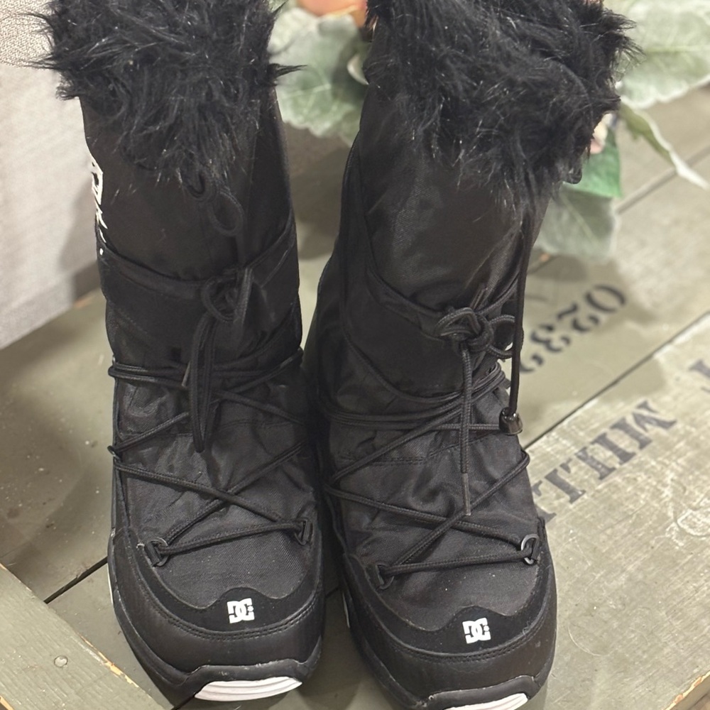 Y2K DC CHALET BOOTS WITH FUR TRIM RARE & IN INCREDIBLE CONDITION - Picture 5 of 12
